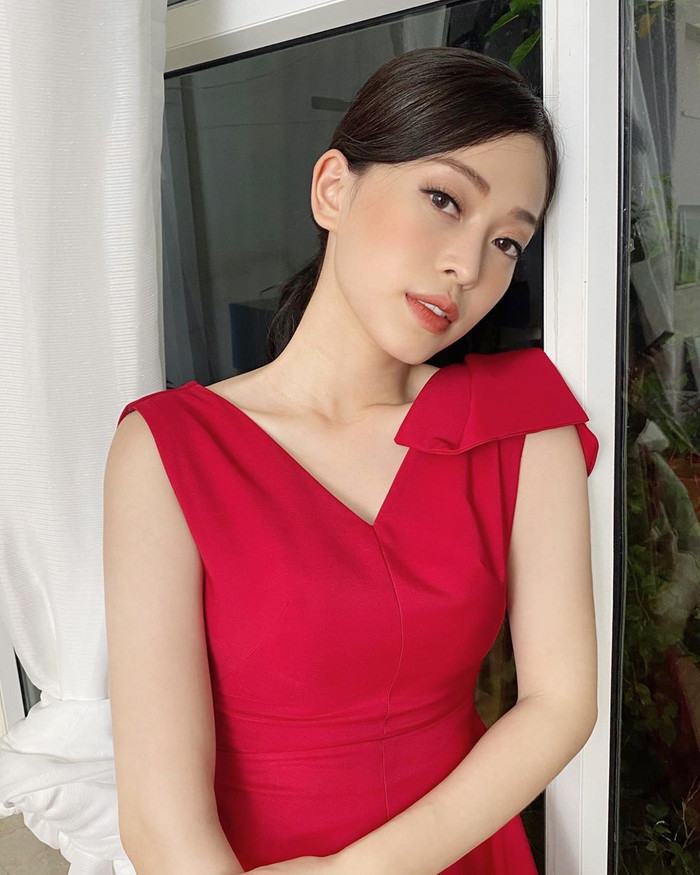 Á hậu Phương Nga khoe layout make-up ngọt ngào.