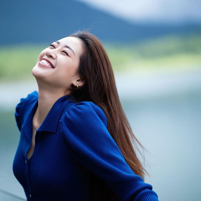 Hoa hậu Khánh Vân khoe nhan sắc tươi tắn cuốn hút fan.