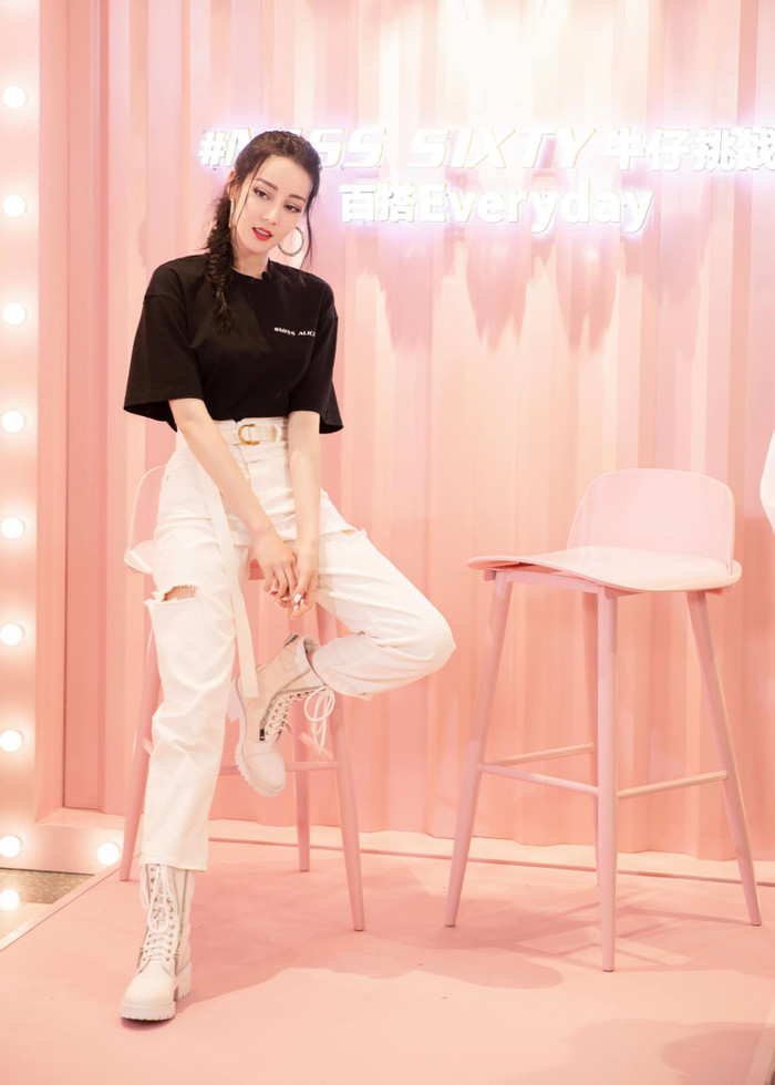 Địch Lệ Nhiệt Ba dự sự kiện ngày 15/8: Gọn gàng, linh hoạt và xinh xắn Ảnh 4