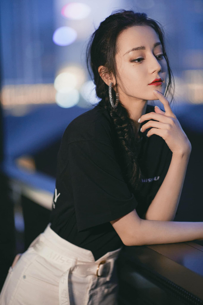 Địch Lệ Nhiệt Ba dự sự kiện ngày 15/8: Gọn gàng, linh hoạt và xinh xắn Ảnh 9