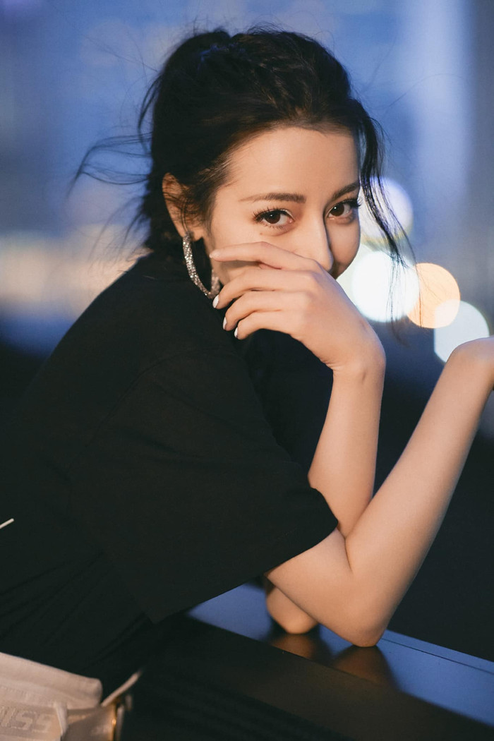 Địch Lệ Nhiệt Ba dự sự kiện ngày 15/8: Gọn gàng, linh hoạt và xinh xắn Ảnh 12