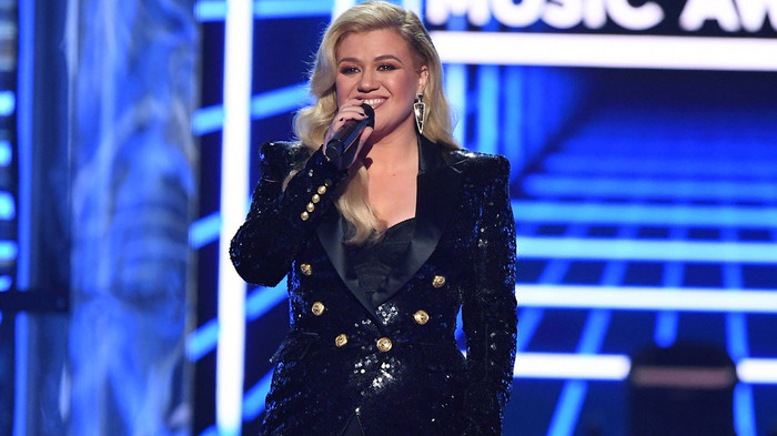 Kelly Clarkson sẽ trở lại với vị trí host trong năm nay.