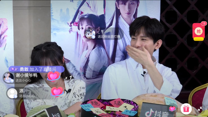 Thành Nghị - Viên Băng Nghiên quảng bá 'Lưu ly mỹ nhân sát': Ôm hôn, tình tứ tái hiện lại những phân cảnh thân mật trên phim Ảnh 16