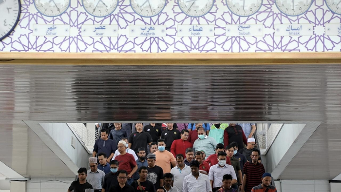 Đột biến này được cho là dễ lây gấp 10 lần và nếu gặp những cá nhân siêu lây lan, nó sẽ càng lan mạnh hơn. (Ảnh: REUTERS/Lim Huey Teng)