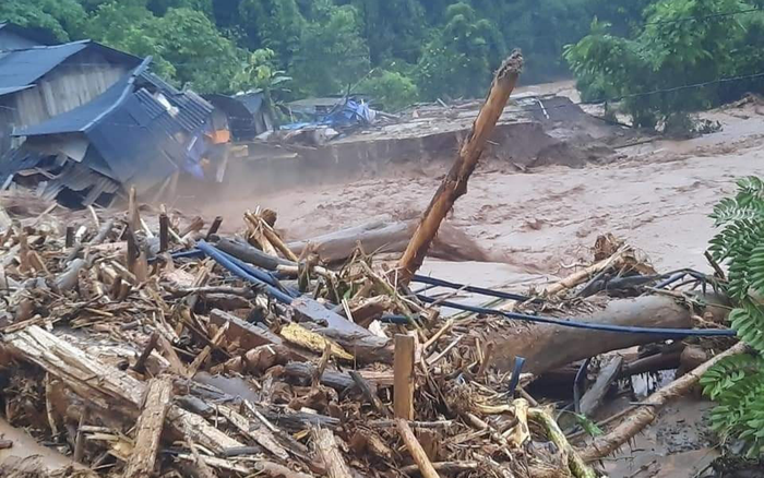 Mưa lớn ở Điện Biên 'nhấn chìm' một trường tiểu học, 4 nhà dân bị lũ cuốn trôi Ảnh 2