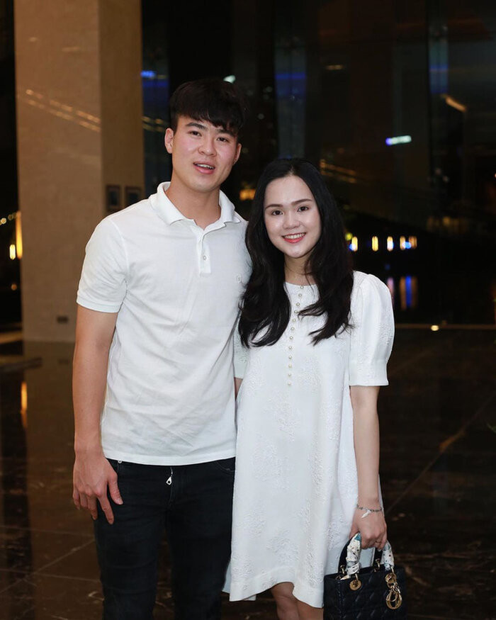 Khoe nhan sắc ở những tháng cuối thai kỳ, bà xã Duy Mạnh khiến dân tình 'rần rần' thả tim vì điều này Ảnh 8