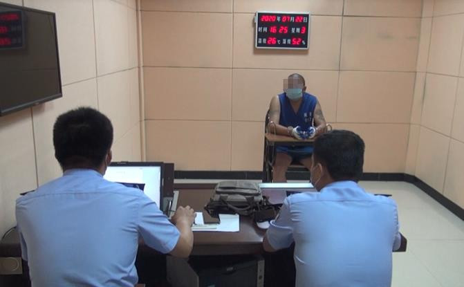 Một trong hai nghi phạm đã chiếm đoạt tài sản của anh Mai.