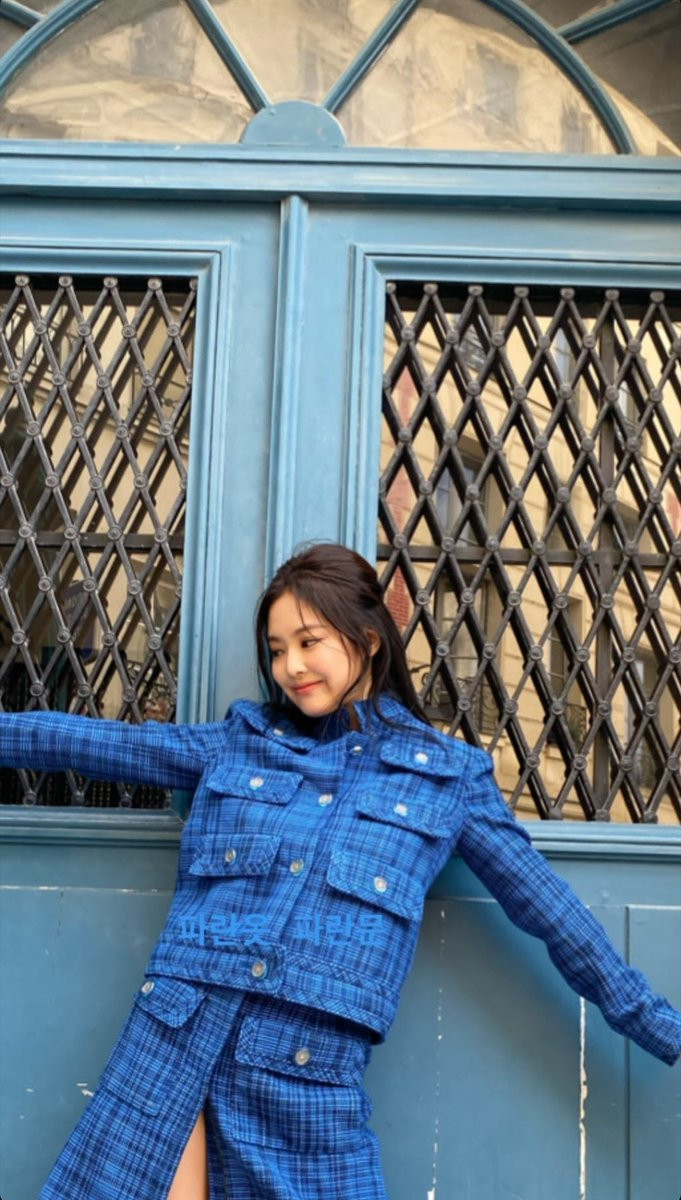 Đặt lên bàn cân những lần 'đụng độ' outfit của chị đẹp Son Ye Ji và các idol K-pop Ảnh 3