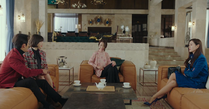 Đặt lên bàn cân những lần 'đụng độ' outfit của chị đẹp Son Ye Ji và các idol K-pop Ảnh 4