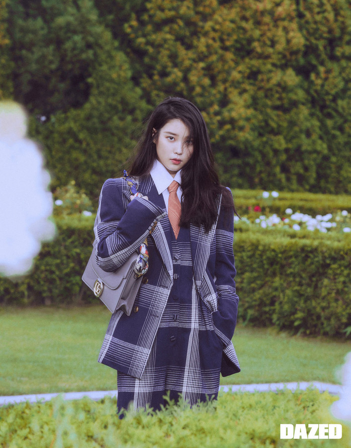 Đặt lên bàn cân những lần 'đụng độ' outfit của chị đẹp Son Ye Ji và các idol K-pop Ảnh 11