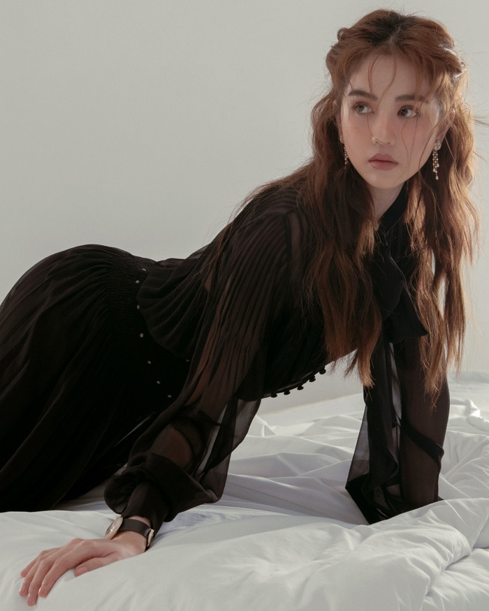 Trang phục của bộ ảnh lần này chủ yếu là đồ thu đông, thời điểm đẹp nhất trong năm.