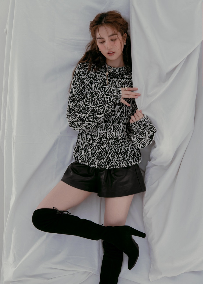 Gần đây, 'nữ hoàng nội y' rất ưa chuộng phong cách nữ tính, kín đáo.