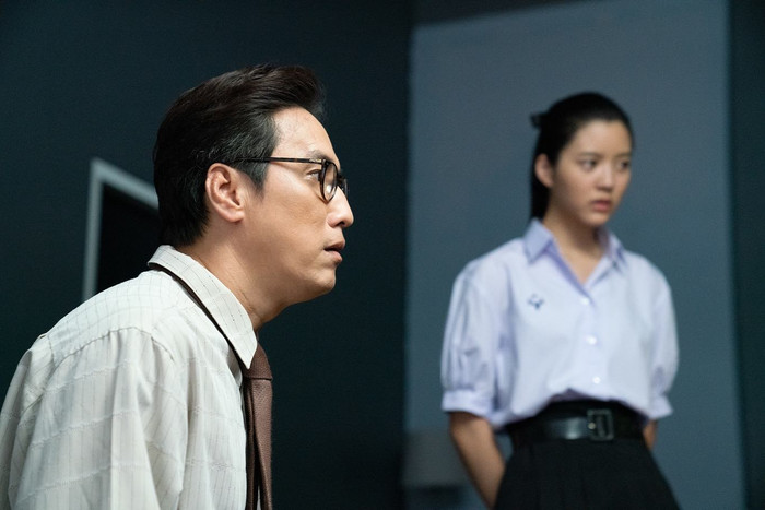 Tập 5 'Thiên tài bất hảo': Toang thật rồi! Lynn bị buộc thôi học vì mánh khóe gian lận thi cử đã bị vạch trần, tình bạn tan nát, tình yêu đổ bể Ảnh 10