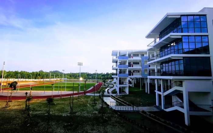 Trầm trồ trước loạt ảnh 'xịn sò' của trường THPT chuyên Vĩnh Phúc: Vô vàn góc sống ảo, mức đãi ngộ hậu hĩnh cho học sinh, giáo viên,... Ảnh 2