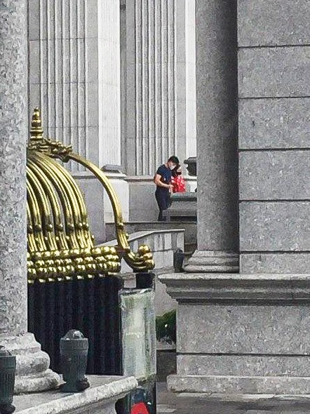 Hé lộ loạt ảnh Lệ Quyên 'tay trong tay' cùng với một người đàn ông lạ mặt Ảnh 4