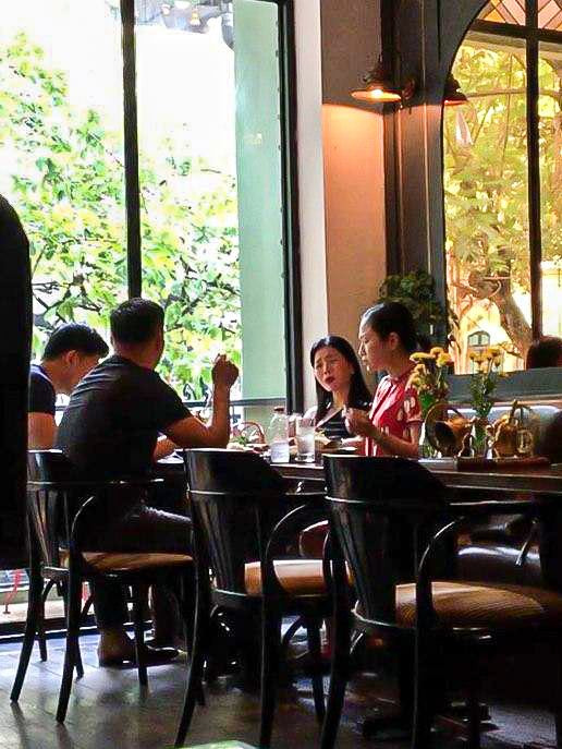 Hé lộ loạt ảnh Lệ Quyên 'tay trong tay' cùng với một người đàn ông lạ mặt Ảnh 11