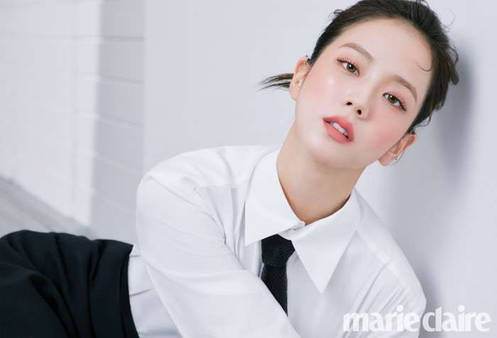 Jisoo (BlackPink) rạng rỡ trên bìa Marie Claire tháng 9, tiết lộ lịch trình bận rộn Ảnh 7