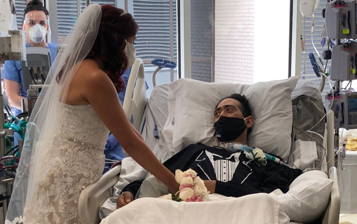 Xúc động đám cưới đặc biệt tổ chức trong bệnh viện của bệnh nhân mắc COVID-19 Ảnh 2