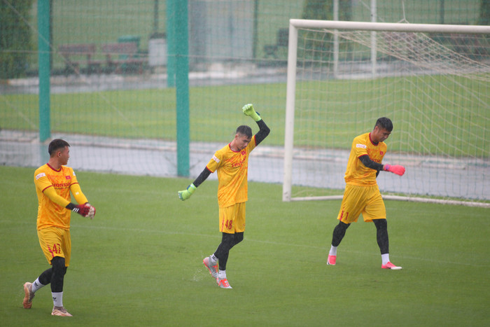 Lý giải về việc gọi tới gần 50 cầu thủ trong đợt tập trung này, HLV Park Hang Seo cho biết ông muốn được kiểm tra năng lực kỹ hơn để tránh bỏ sót tài năng, chuẩn bị dài hơi cho chiến dịch bảo vệ tấm HC vàng SEA Games 31.