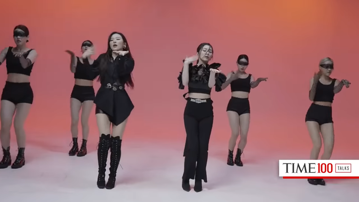 Irene & Seulgi (Red Velvet) trình diễn 'Monster' sự kiện của tạp chí Time danh giá, gửi lời cảm ơn tới các nhân viên y tế tuyến đầu Ảnh 3