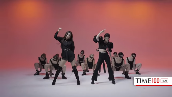 Irene & Seulgi (Red Velvet) trình diễn 'Monster' sự kiện của tạp chí Time danh giá, gửi lời cảm ơn tới các nhân viên y tế tuyến đầu Ảnh 4