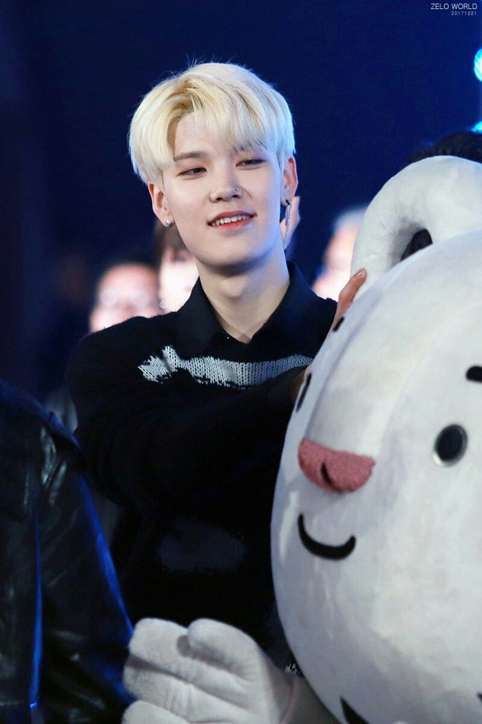 Jungkook, IU, Suzy và dàn 'maknae' đã trở thành thần tượng K-Pop khi mới 15 tuổi Ảnh 15