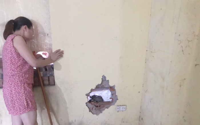 Người đầu tiên phát hiện bé trai 2,2kg bị bỏ rơi trong khe tường chật hẹp: 'Tôi nghe thấy tiếng khóc từ 3 giờ sáng' Ảnh 2