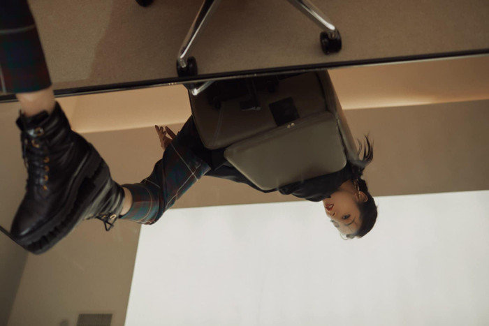 Địch Lệ Nhiệt Ba khoe trọn bờ vai và xương quai xanh quyến rũ Ảnh 9