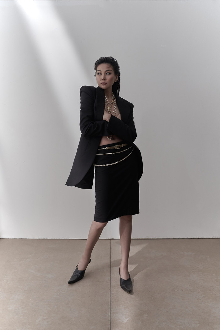 Thanh Hằng e ấp ôm ngực trần, fan thả tim không ngớt vì quá gợi cảm Ảnh 5