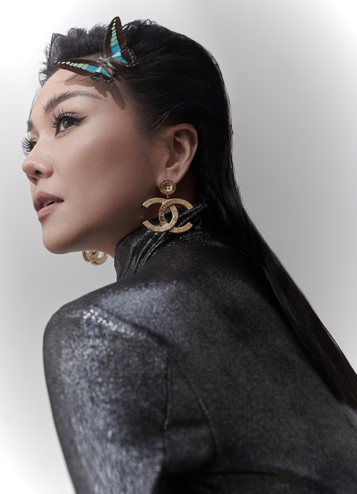 Thanh Hằng e ấp ôm ngực trần, fan thả tim không ngớt vì quá gợi cảm Ảnh 12