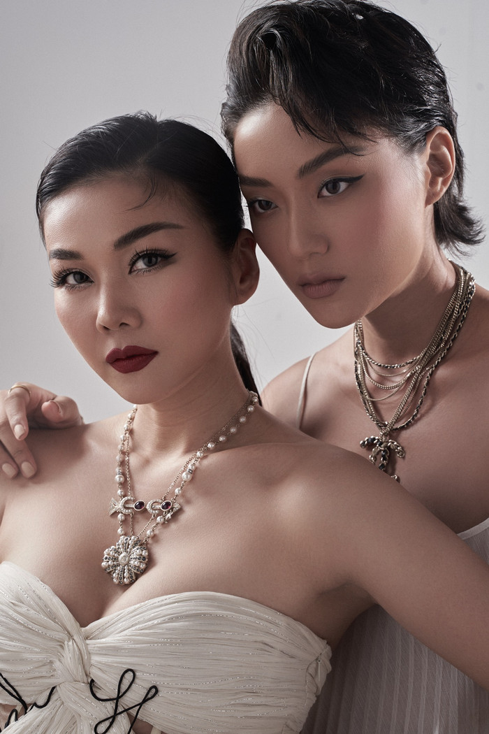 Thanh Hằng e ấp ôm ngực trần, fan thả tim không ngớt vì quá gợi cảm Ảnh 15