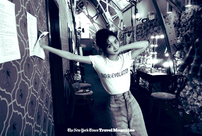 Triệu Lệ Dĩnh nhận 'cơn mưa' lời khen vì loạt ảnh tạp chí trắng đen mang sức hút và câu chuyện riêng Ảnh 6