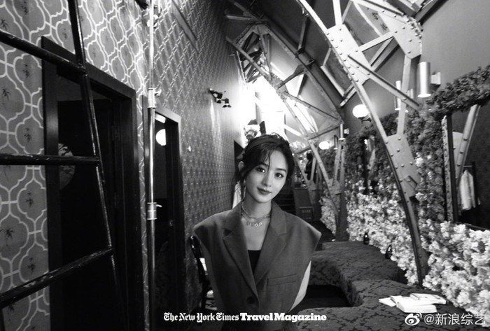 Triệu Lệ Dĩnh hoài cổ trên trang bìa tạp chí The NewYork Times Travel số tháng 8. 2020 đã leo lên No.4 hot search Ảnh 10