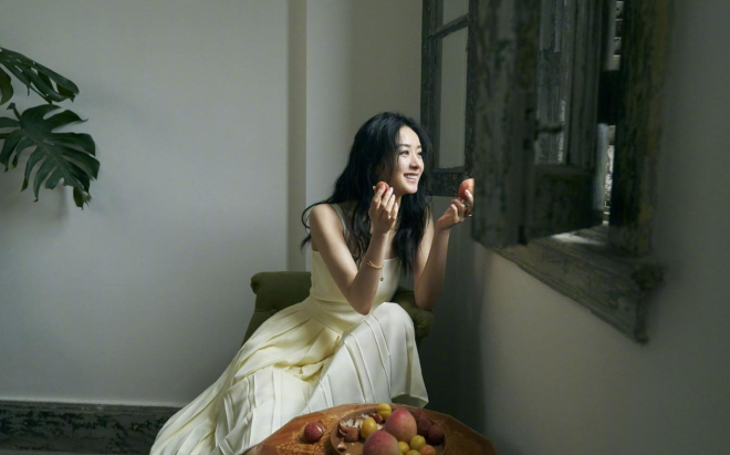 Triệu Lệ Dĩnh hoài cổ trên trang bìa tạp chí The NewYork Times Travel số tháng 8. 2020 đã leo lên No.4 hot search Ảnh 2