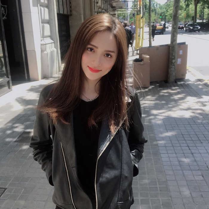 Đây là cách mặc hoàn toàn dễ ứng dụng, phù hợp với nhiều dáng người, thậm chí cả tari hay gái diện đều rất đẹp. 