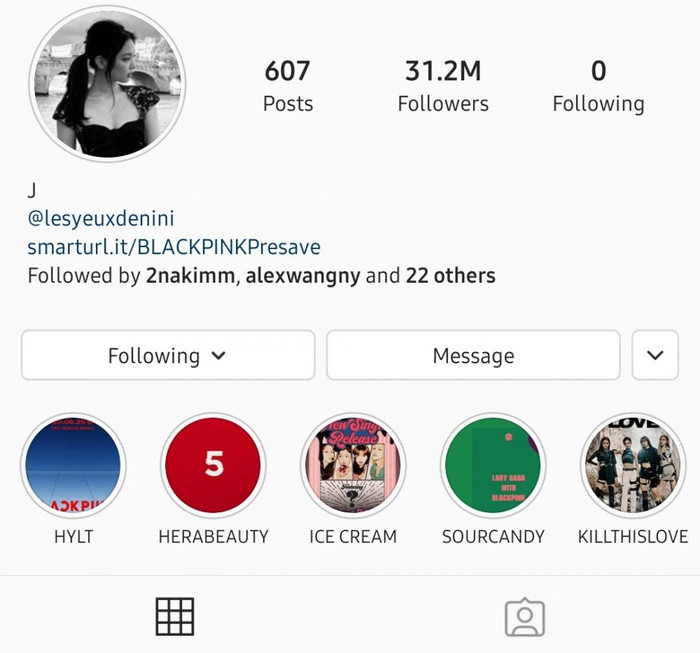 Jennie đã tạo một tin nổi bật trên Instagram với tên Ice Cream.