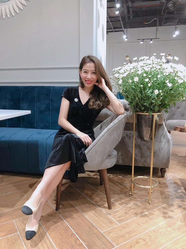 Cô luôn được khen ngợi bởi nhan sắc mặn, trẻ trung