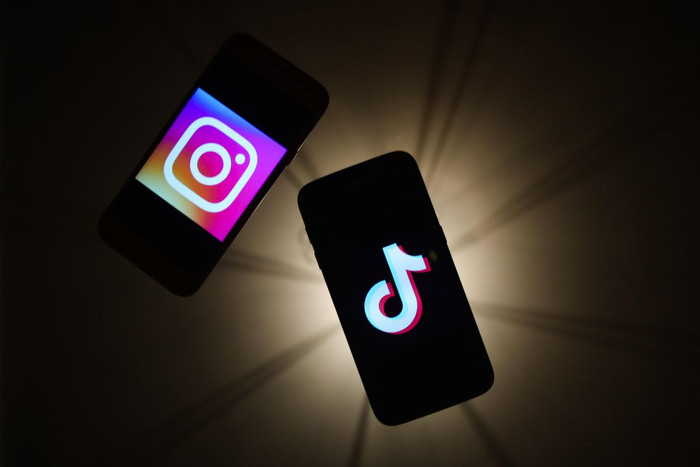Cơ sở dữ diệu chứa hầu hết thông tin cơ bản như tên, tuổi, giới tính, ảnh đại diện, vị trí,... của người dùng Instagram, YouTube và TikTok. (Ảnh: NURPHOTO VIA GETTY IMAGES)