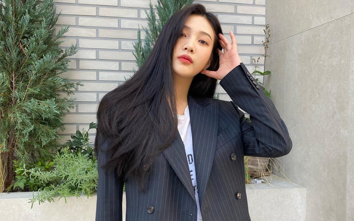 Joy (Red Velvet) gây tranh cãi với chiếc áo phông ủng hộ nữ quyền Ảnh 2