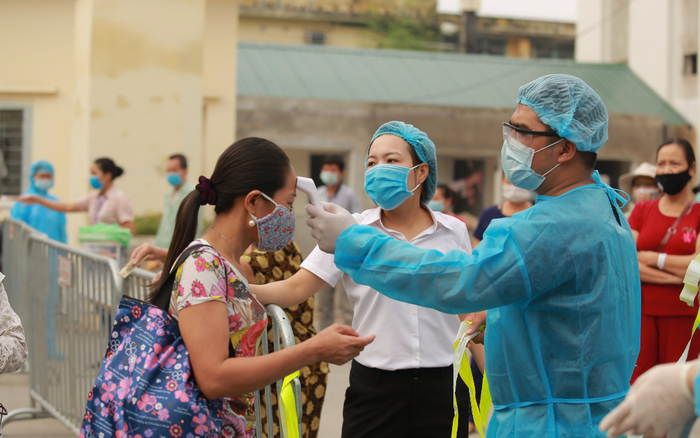 Bệnh nhân 994 mắc COVID-19 ở Bệnh viện E có kết quả âm tính lần 1 Ảnh 2