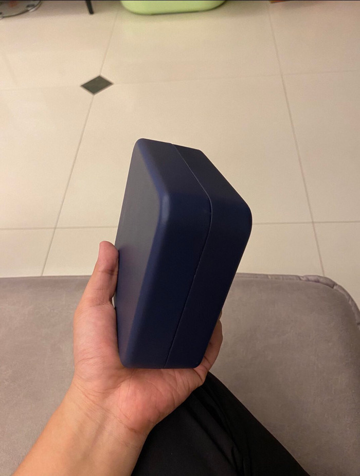 Về tổng thể, hộp đựng bằng da này sang trọng hơn rất nhiều so với những phiên bản Apple Watch tiêu chuẩn. (Ảnh: L0vetodream)