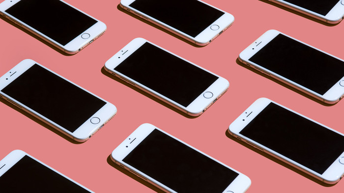 Gia tốc kế trên smartphone đã được sử dụng để phát hiện người dùng có quá say hay không, nhờ tính toán được những thay đổi trong dáng đi của mỗi người. (Ảnh: MOLLY CRANNA)