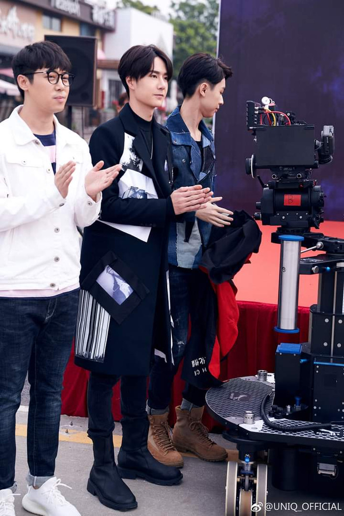 Vương Nhất Bác làm fan 'thót tim' vì đóng cảnh phim nguy hiểm trong 'Người bạn kỳ lạ của tôi' Ảnh 15