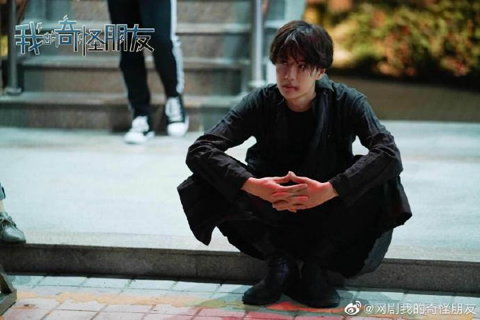 Vương Nhất Bác làm fan 'thót tim' vì đóng cảnh phim nguy hiểm trong 'Người bạn kỳ lạ của tôi' Ảnh 7