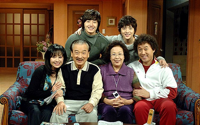 Yoon Ho tái ngộ với bà nội Na Moon Hee sau 14 năm Gia đình là số 1 lên sóng! Ảnh 2