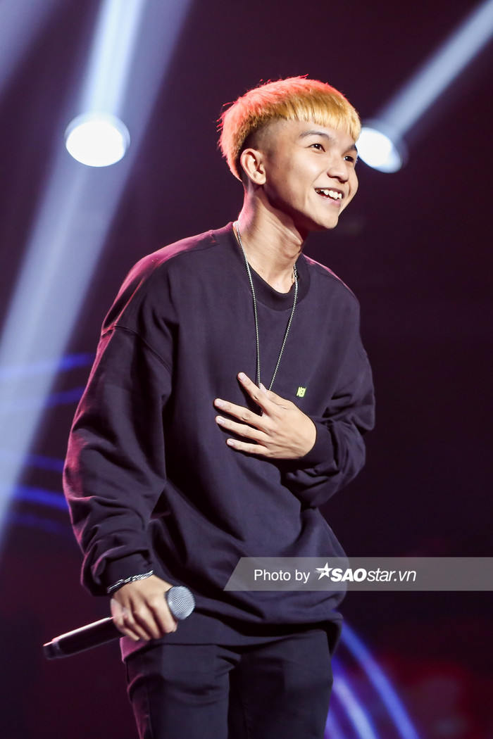 Vẻ ngoài tuy hiền lành, có phần nhút nhát như khi đã bước vào chiến trường rap thật sự thì Sóc Nâu như thoát khỏi vỏ bọc của mình, mang đến sự nhiệt huyết bùng cháy mạnh mẽ. 