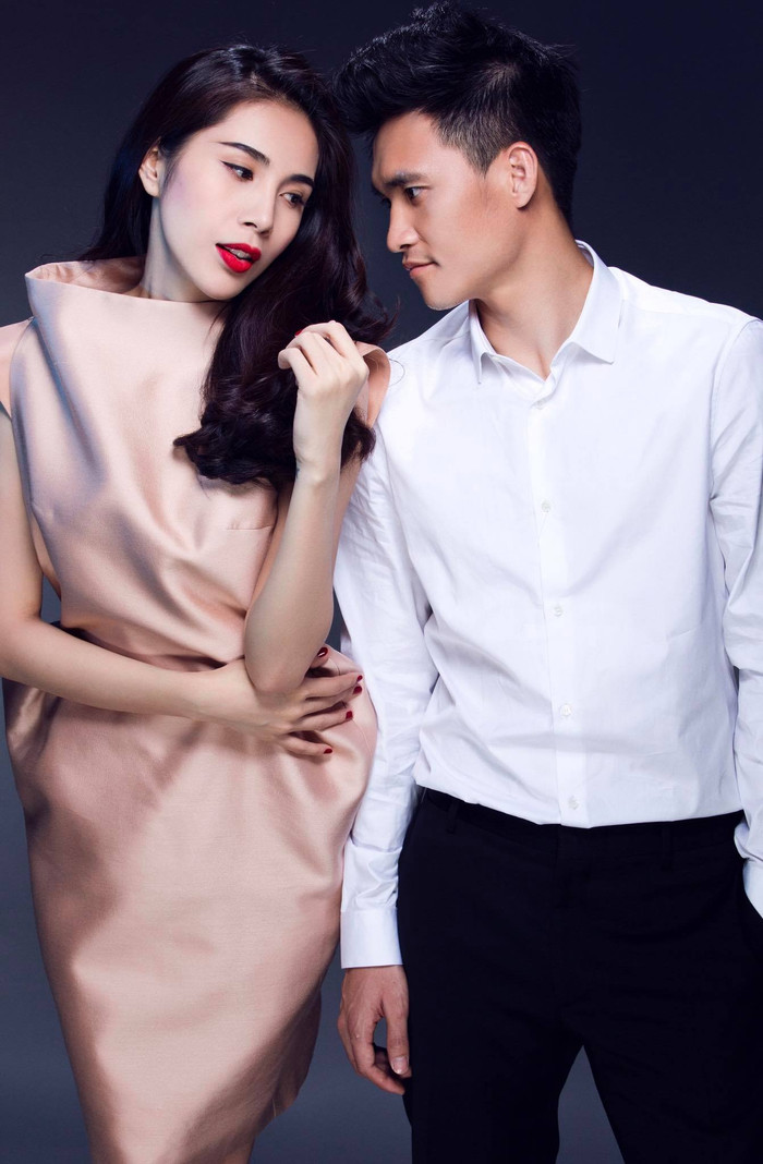 Dù đã hơn 10 năm bên nhau và có với nhau một cô con gái nhưng có thể thấy tình cảm của Công Vinh và Thủy Tiên vẫn luôn ngọt ngào như thuở mới yêu, thậm chí là có phần mặn nồng hơn