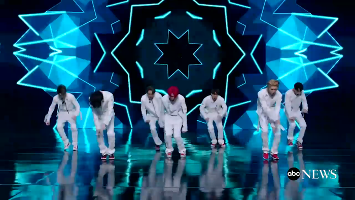 Clip hot: Sân khấu live single mới 100 của SuperM tại Good Morning America Ảnh 5