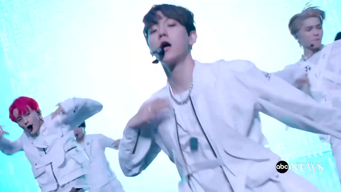 Clip hot: Sân khấu live single mới 100 của SuperM tại Good Morning America Ảnh 6