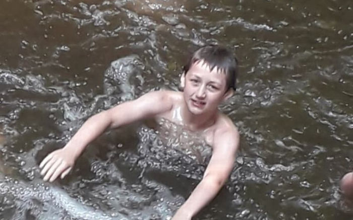 Kịch tính giây phút cậu bé 11 tuổi giải cứu đứa trẻ mới biết đi suýt chết đuối trên biển Ảnh 2